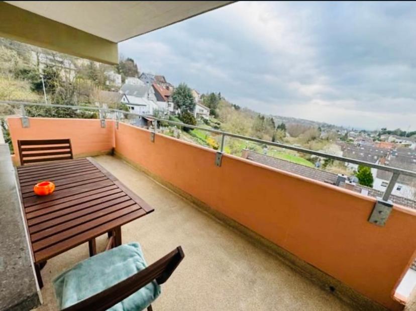 Apartamento Workation Adler Taunusblick , 3-4 Personen, Balkon, 2 Badezimmer, Riesen Kueche, Waschmachine, Viel Platz, Privatparkplatz Bad Soden am Taunus Exterior foto